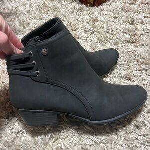 Daisy Fuentes Black Ankle Boots